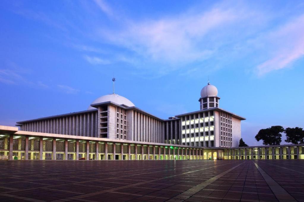 Redstar Hotel Jakarta Exterior photo