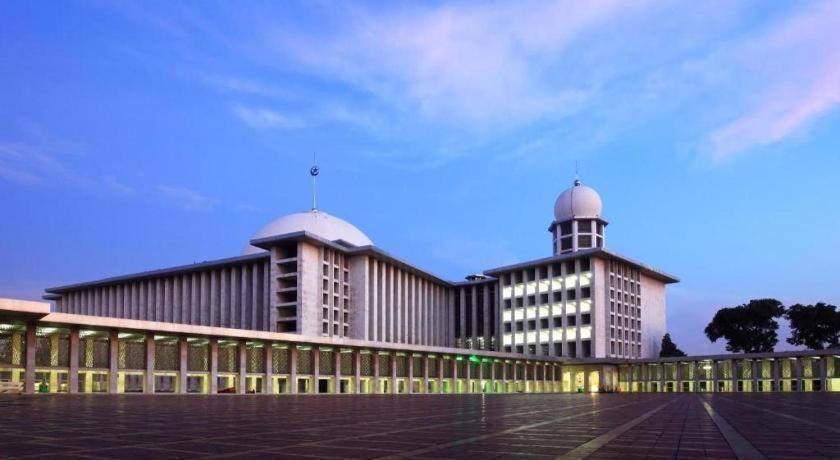 Redstar Hotel Jakarta Exterior photo