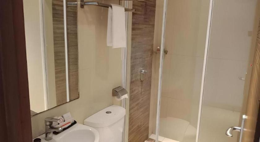 Redstar Hotel Jakarta Exterior photo