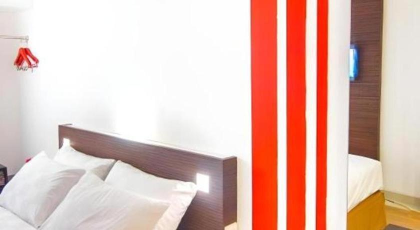 Redstar Hotel Jakarta Exterior photo