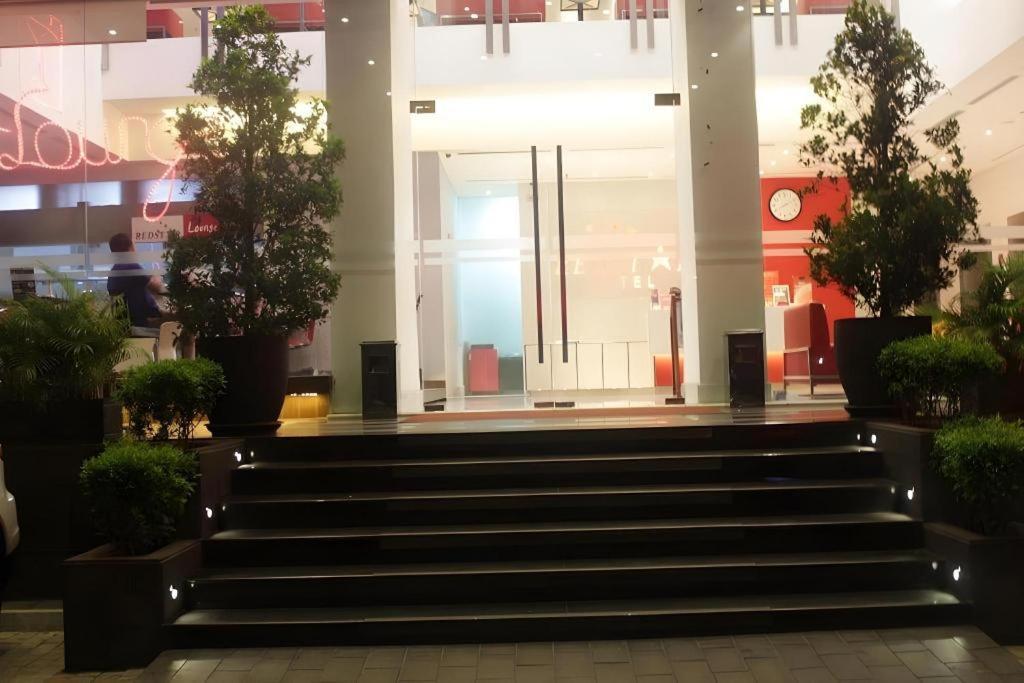 Redstar Hotel Jakarta Exterior photo